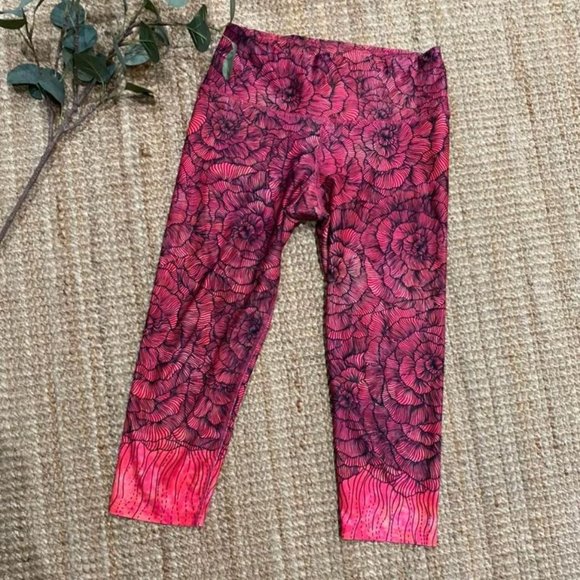 NWOT My Inner Fire Cropped Pink Floral Leggings - Picture 1 of 2